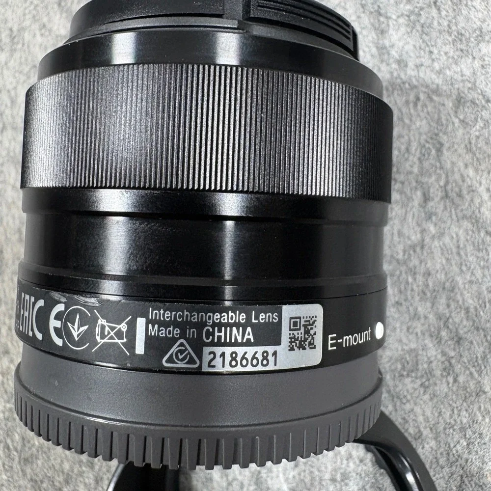 Sony E 35mm f/1.8 OSS Lens SEL35F18 E-mount APS-C Black with Hood ALC-SH112